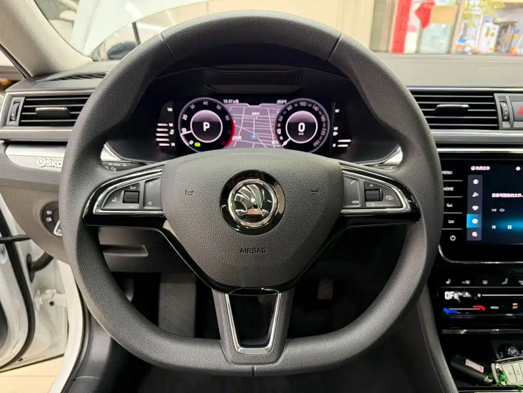 Skoda Superb — миниатюра 11