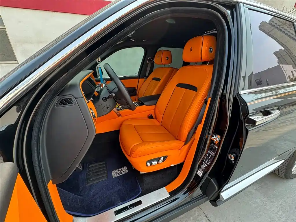 Rolls-Royce Cullinan 2022 мест