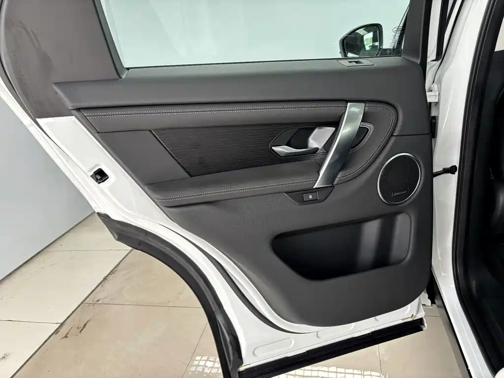 Land Rover Discovery Sport — миниатюра 21