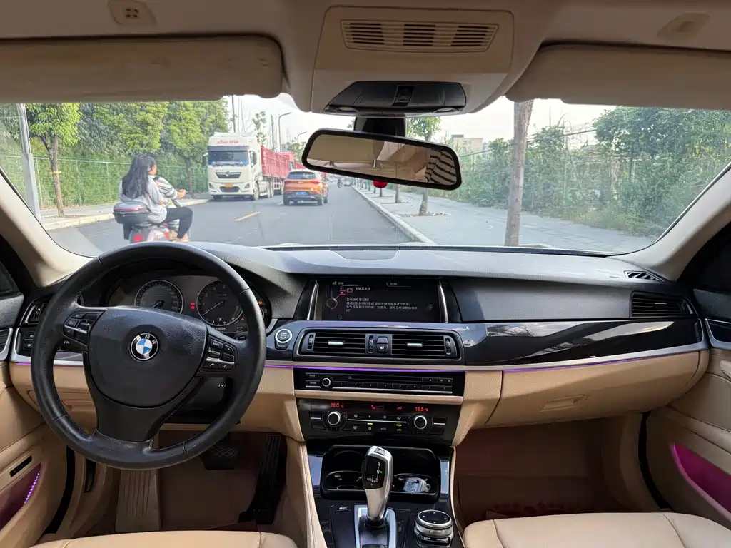 BMW 5 Series — миниатюра 7