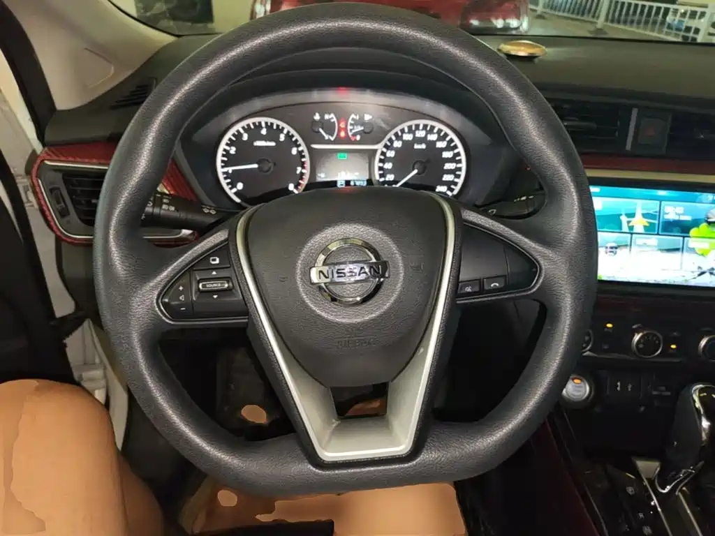 Nissan Bluebird — миниатюра 11