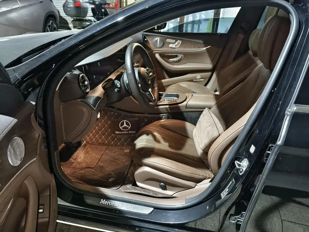 Mercedes-Benz E-Class — миниатюра 2