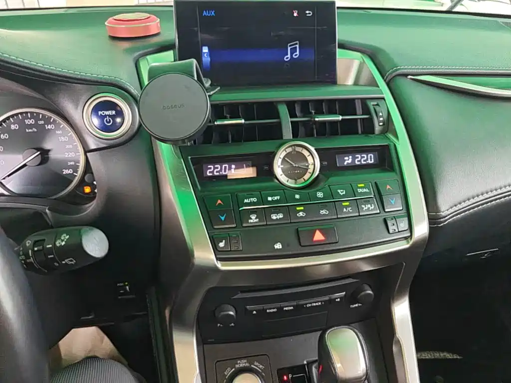 Lexus NX — миниатюра 13
