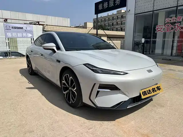 GEELY GALAXY GALAXY E8 2025