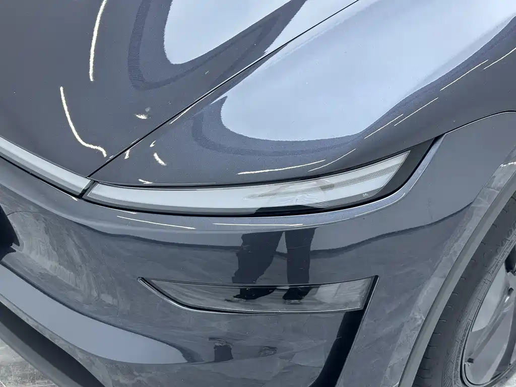 Tesla Model Y — миниатюра 13