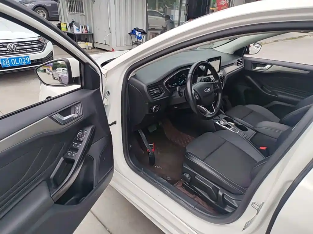 Ford Focus — миниатюра 16