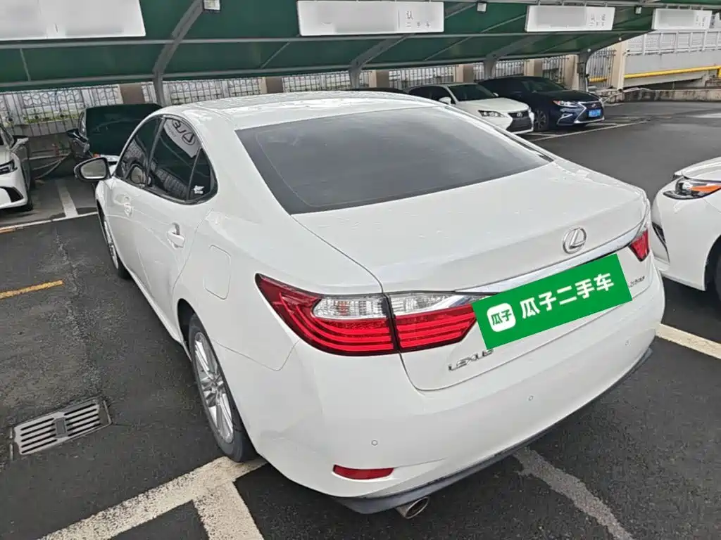 Lexus ES — миниатюра 5
