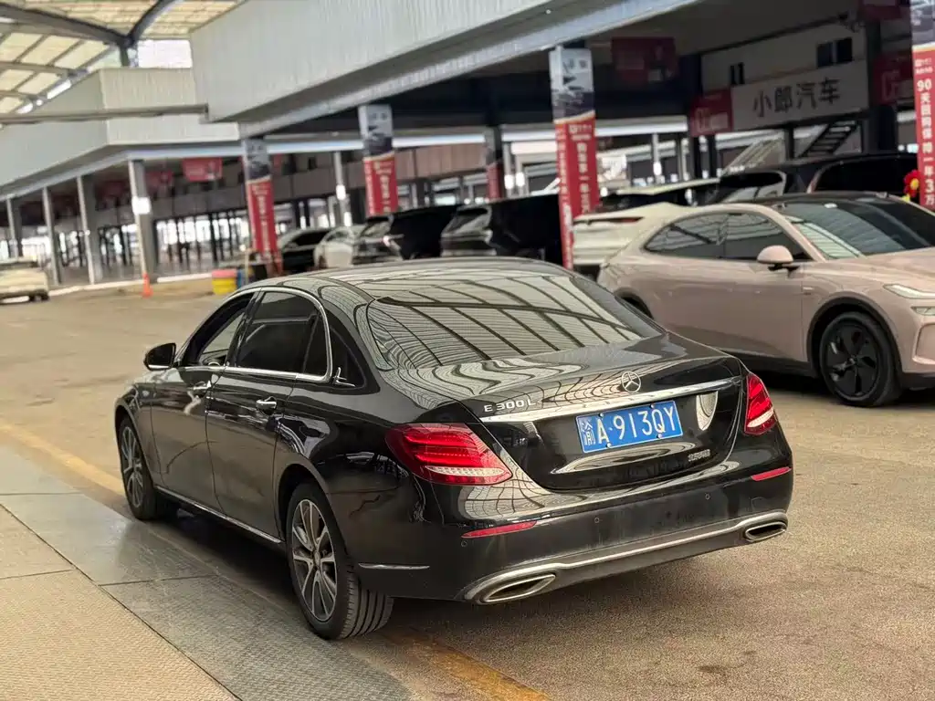 Mercedes-Benz E-Class — миниатюра 9