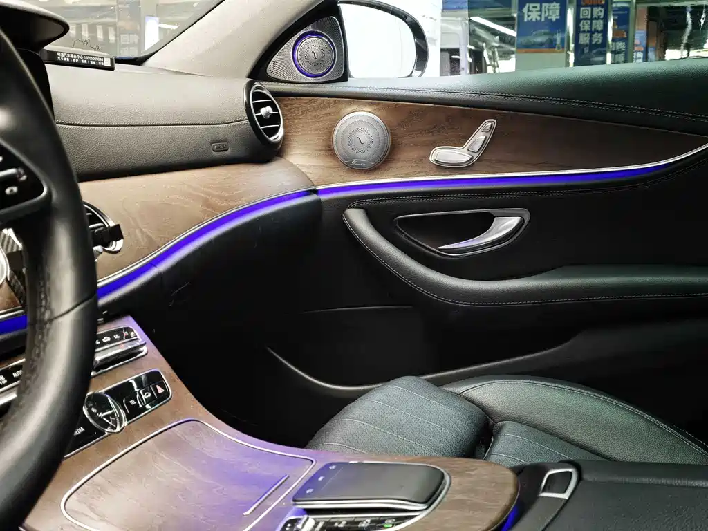 Mercedes-Benz E-Class — миниатюра 10