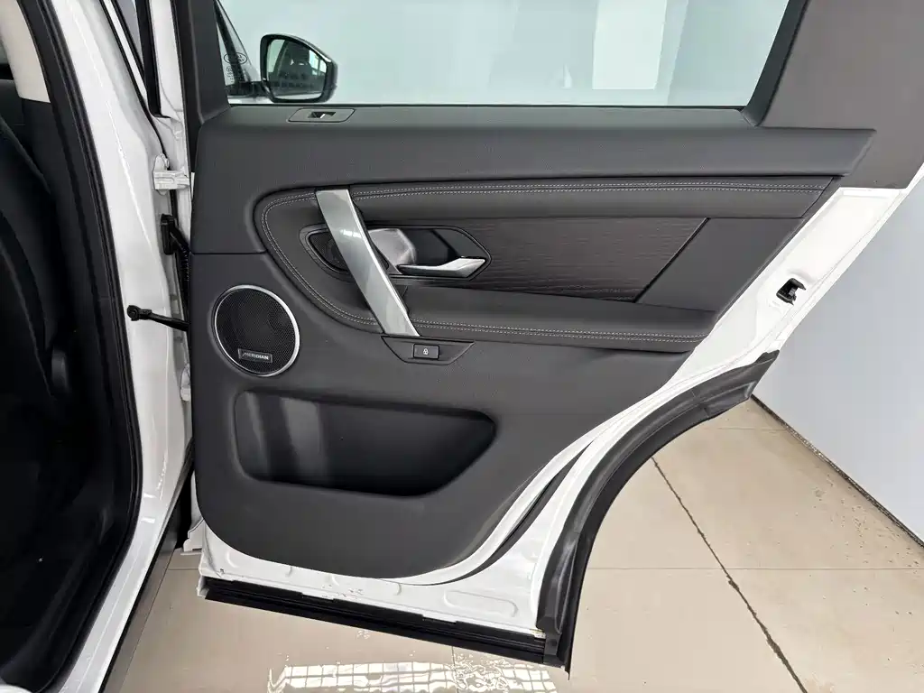 Land Rover Discovery Sport — миниатюра 23