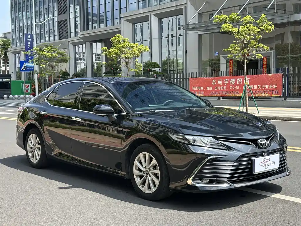 TOYOTA CAMRY