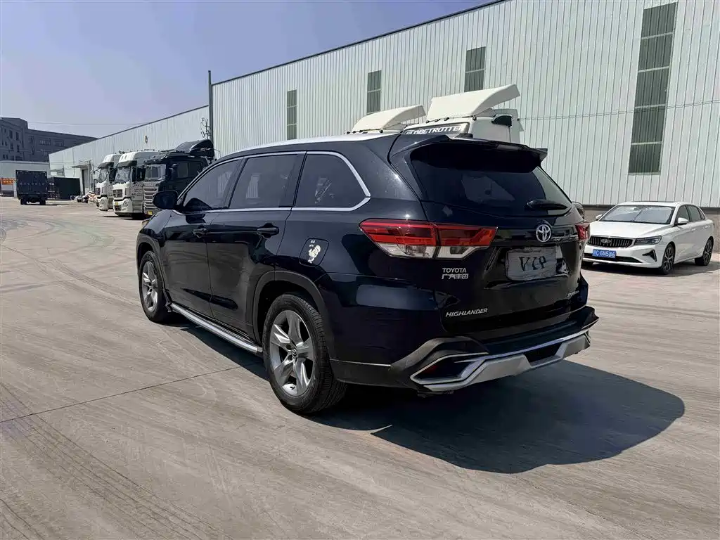 TOYOTA HIGHLANDER