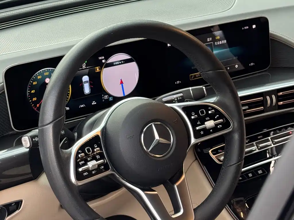 Mercedes-Benz EQC — миниатюра 12