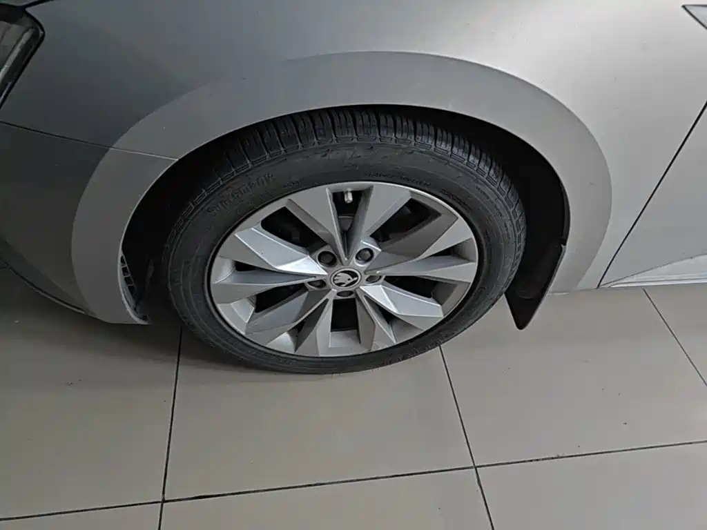Skoda Superb — миниатюра 23