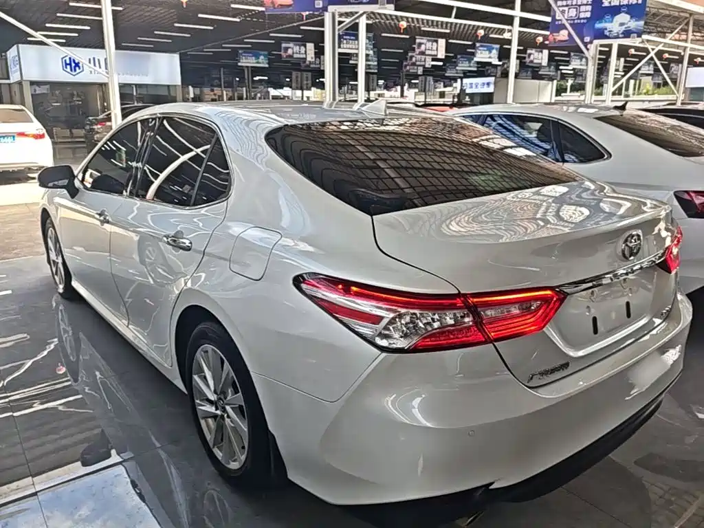 Toyota Camry — миниатюра 5