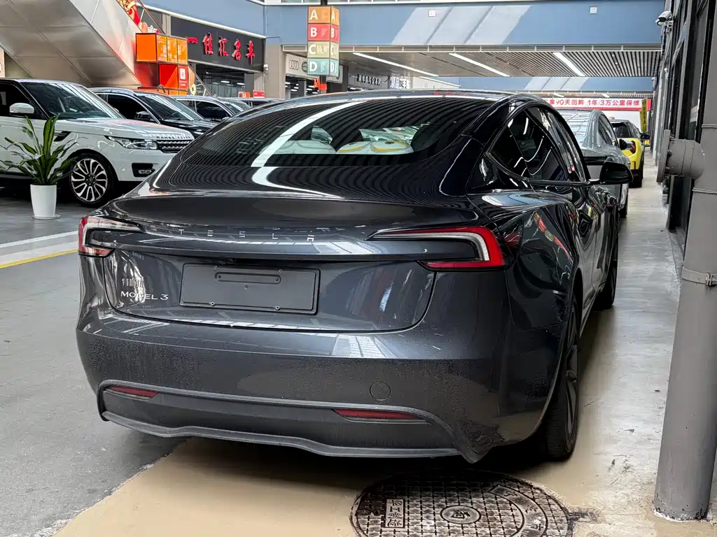 Tesla Model 3 — миниатюра 16