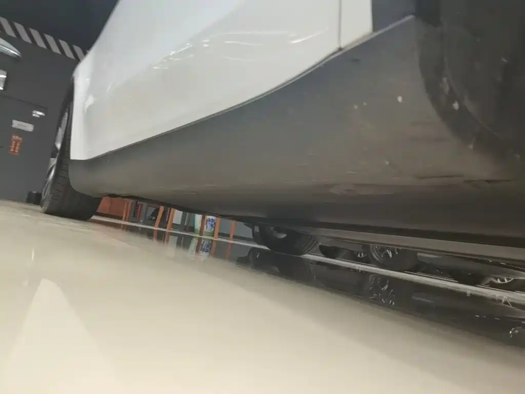 Tesla Model Y — миниатюра 21