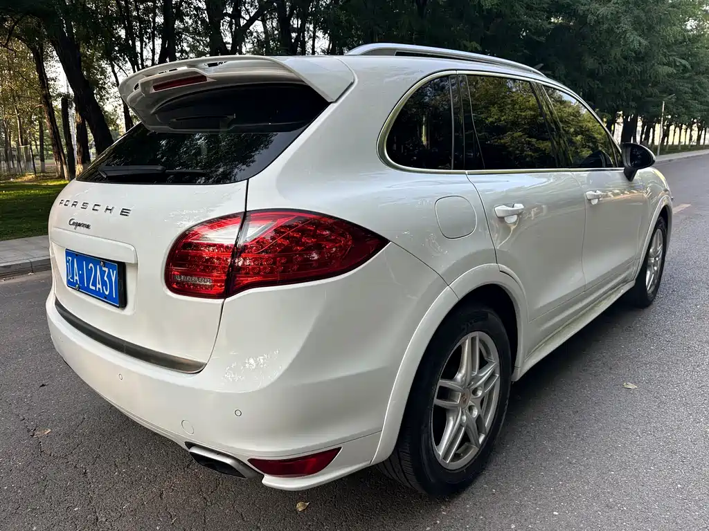 Porsche Cayenne — миниатюра 5