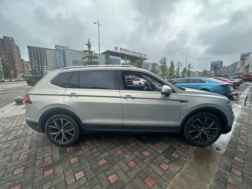 Volkswagen Tiguan L — миниатюра 4