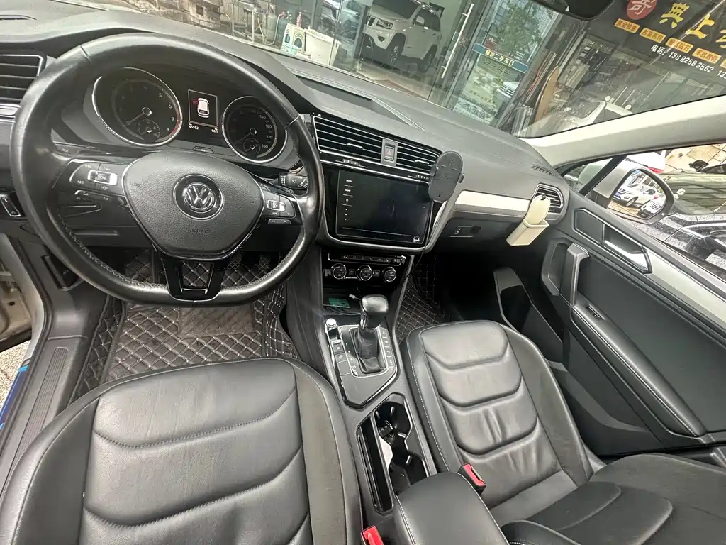 Volkswagen Tiguan L — миниатюра 14
