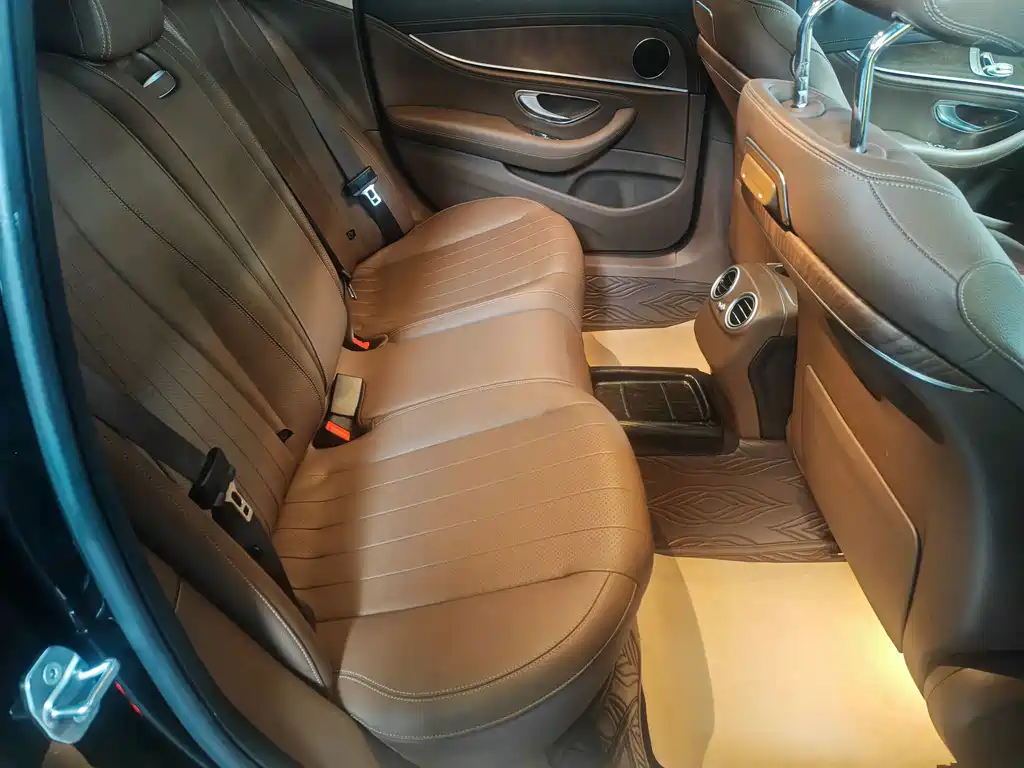 Mercedes-Benz E-Class — миниатюра 5