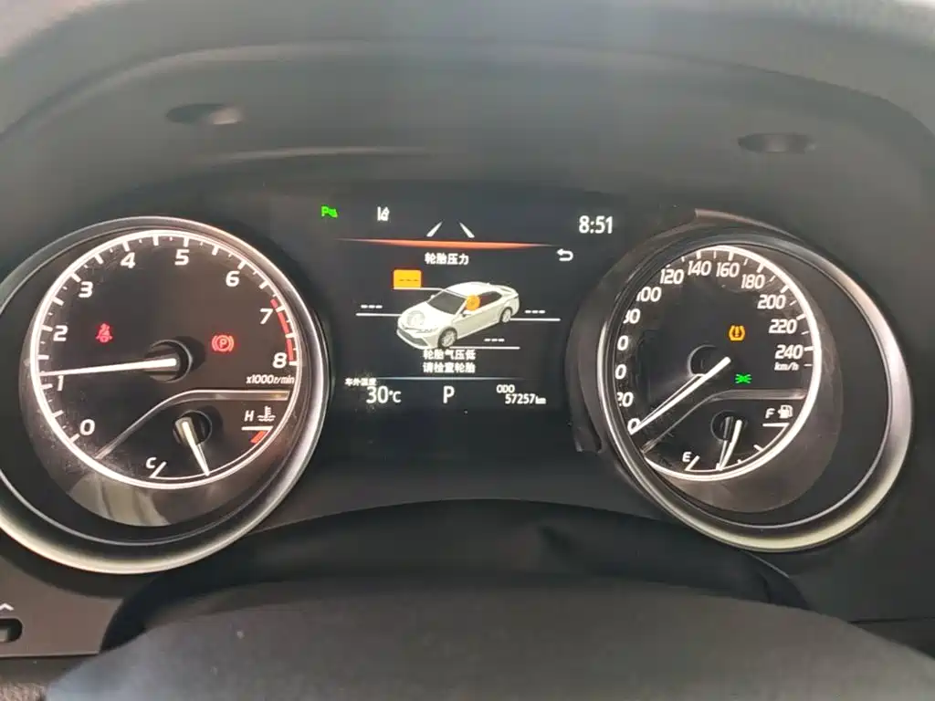 Toyota Camry — миниатюра 12