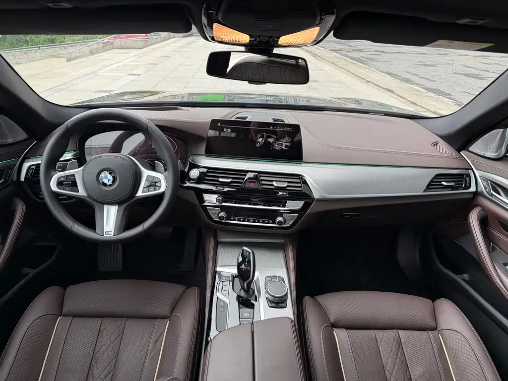 BMW 5 Series — миниатюра 6