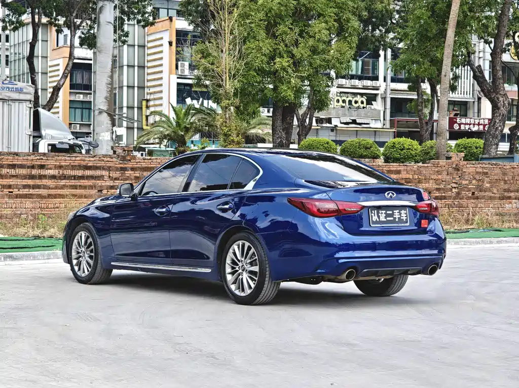 INFINITI Q50L
