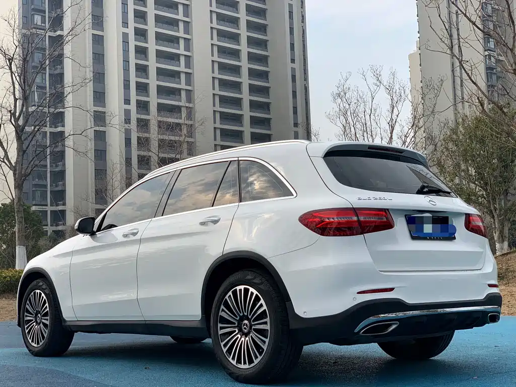 MERCEDES-BENZ GLC