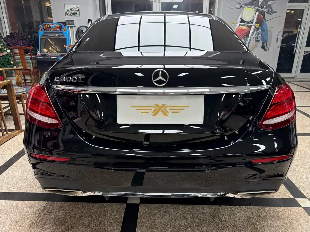 MERCEDES-BENZ E CLASS