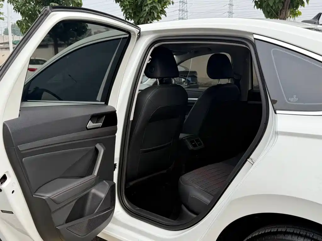 Volkswagen Lavida — миниатюра 3
