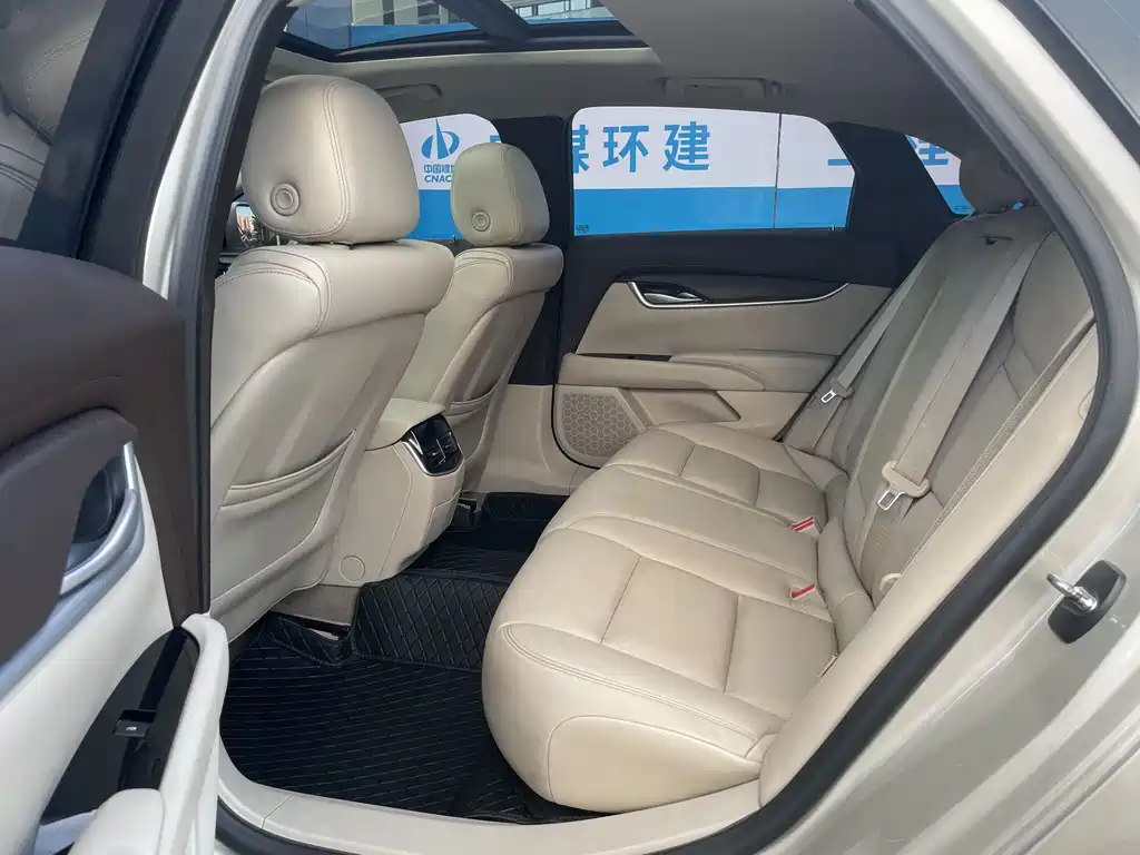 Cadillac XTS — миниатюра 6