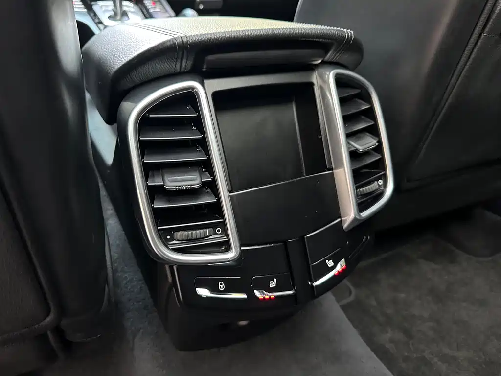 Porsche Cayenne — миниатюра 18