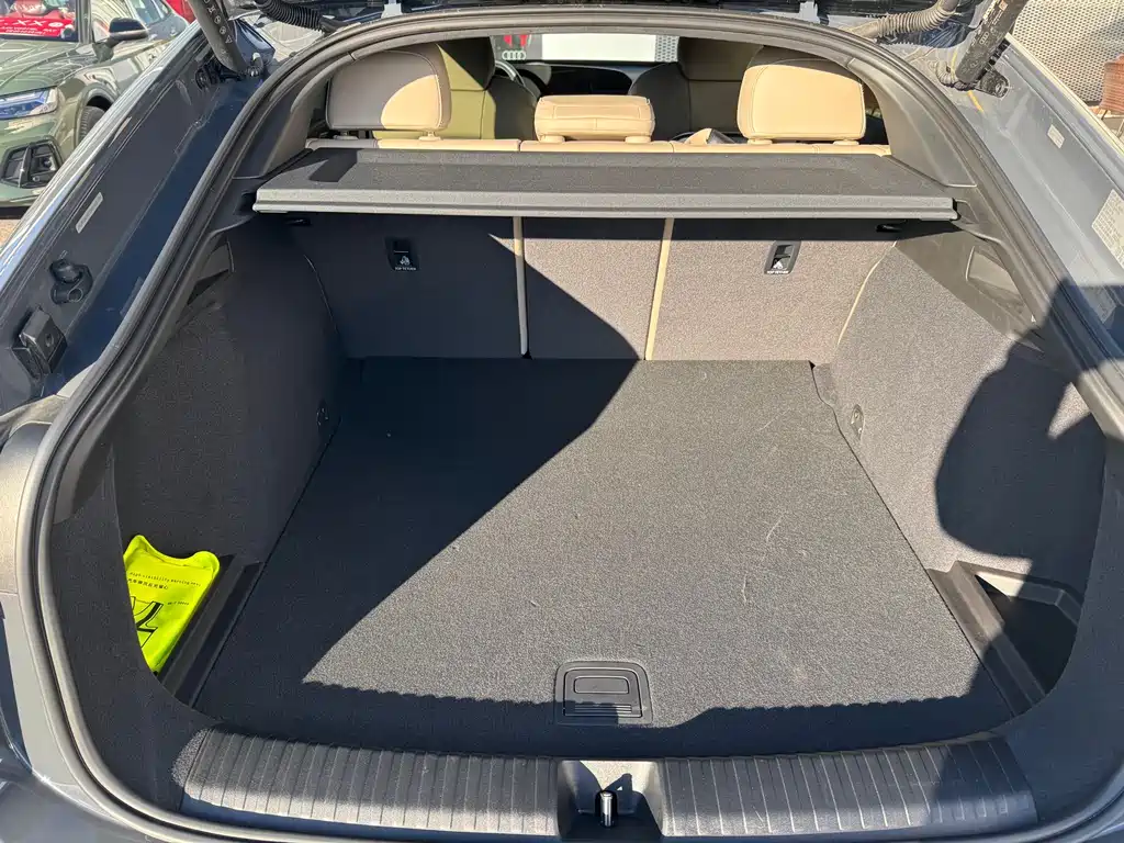 AUDI Q6L SPORTBACK E TRON