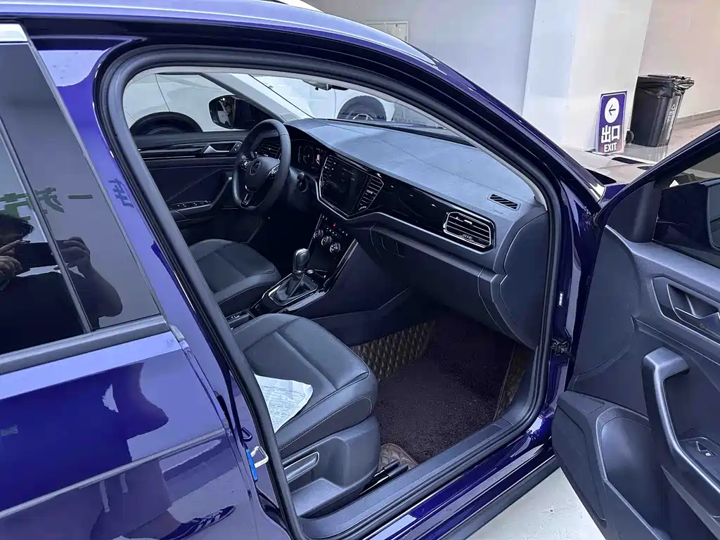 Volkswagen T-Roc — миниатюра 10