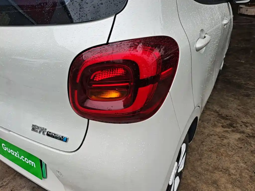 Wuling MINIEV — миниатюра 8