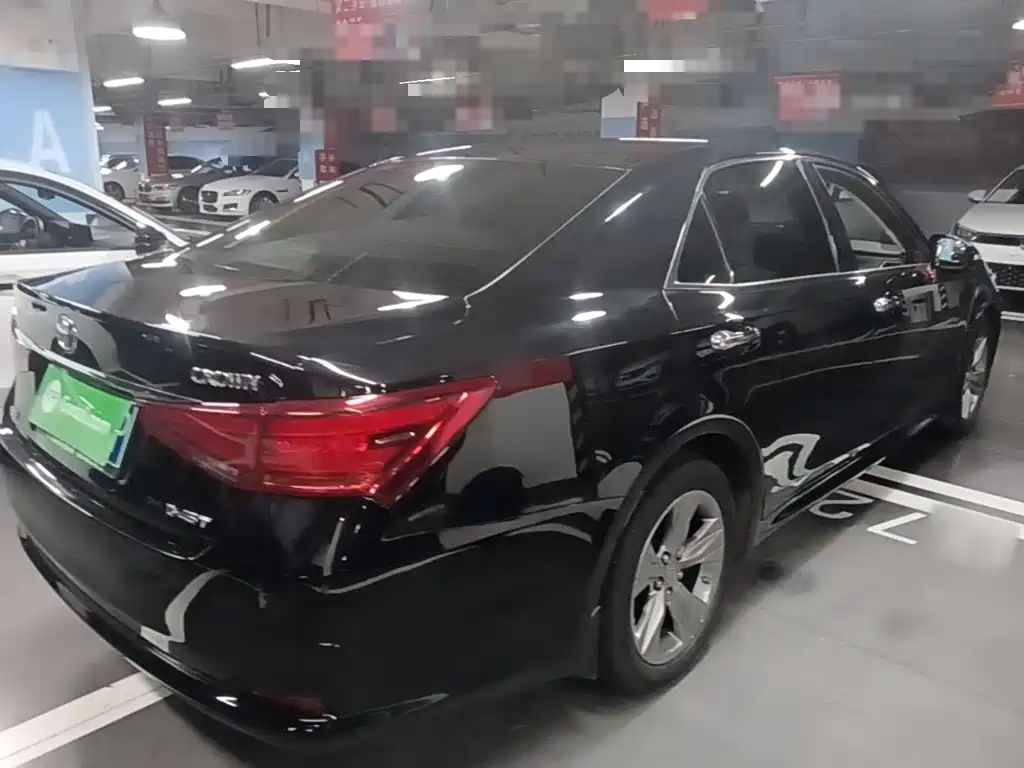 Toyota Crown — миниатюра 7