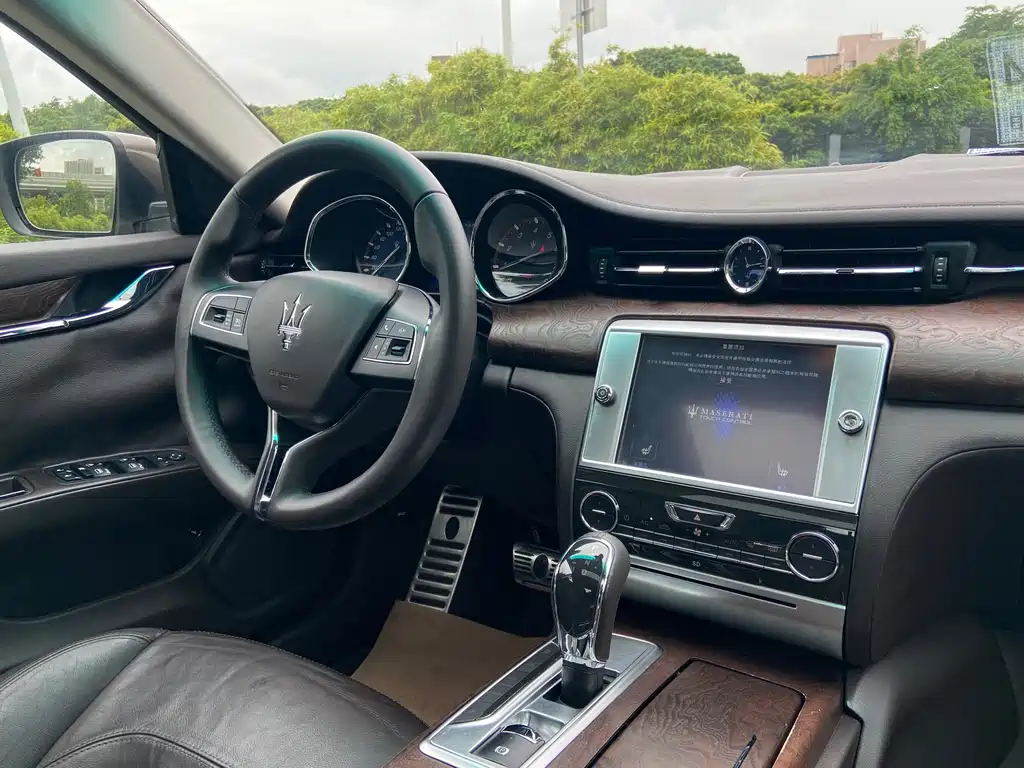 Maserati Quattroporte — миниатюра 18