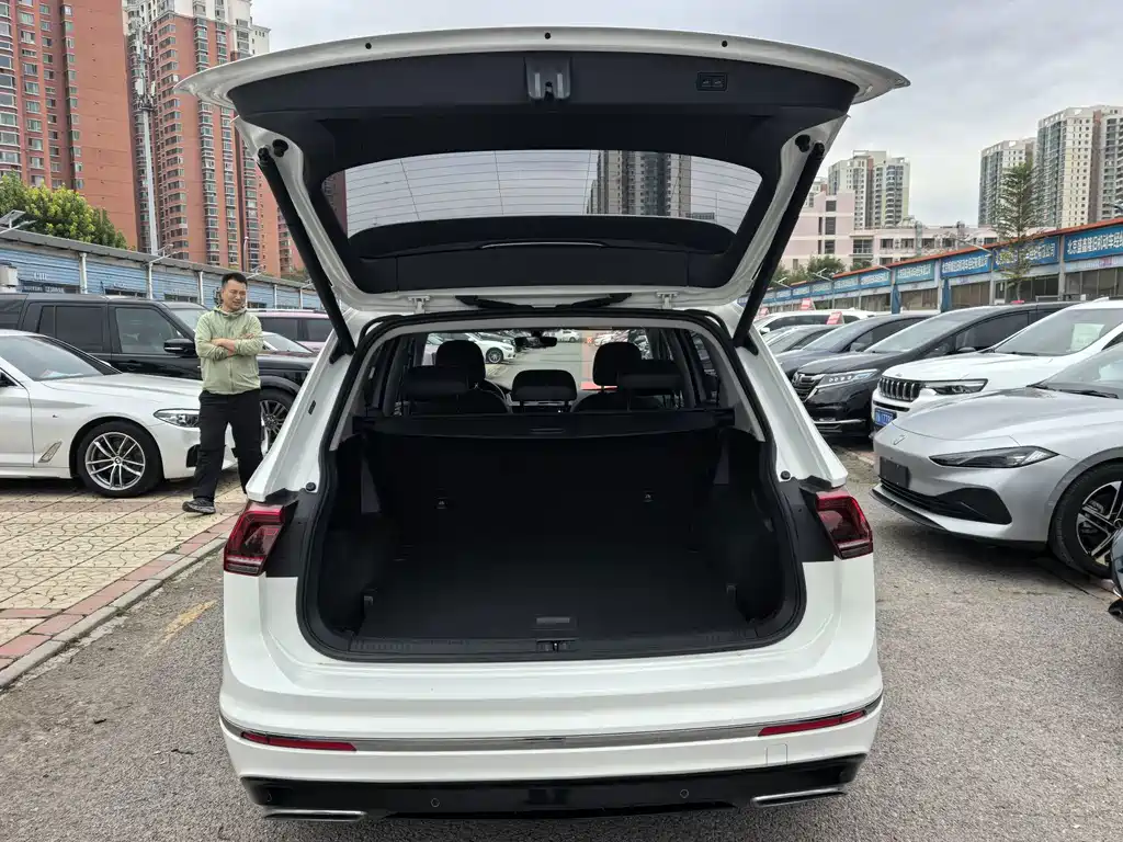 Volkswagen Tiguan L — миниатюра 5