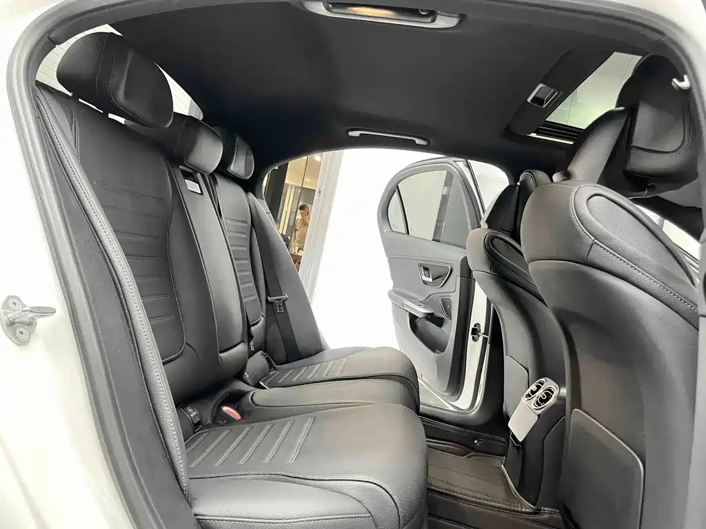 Mercedes-Benz C-Class — миниатюра 8
