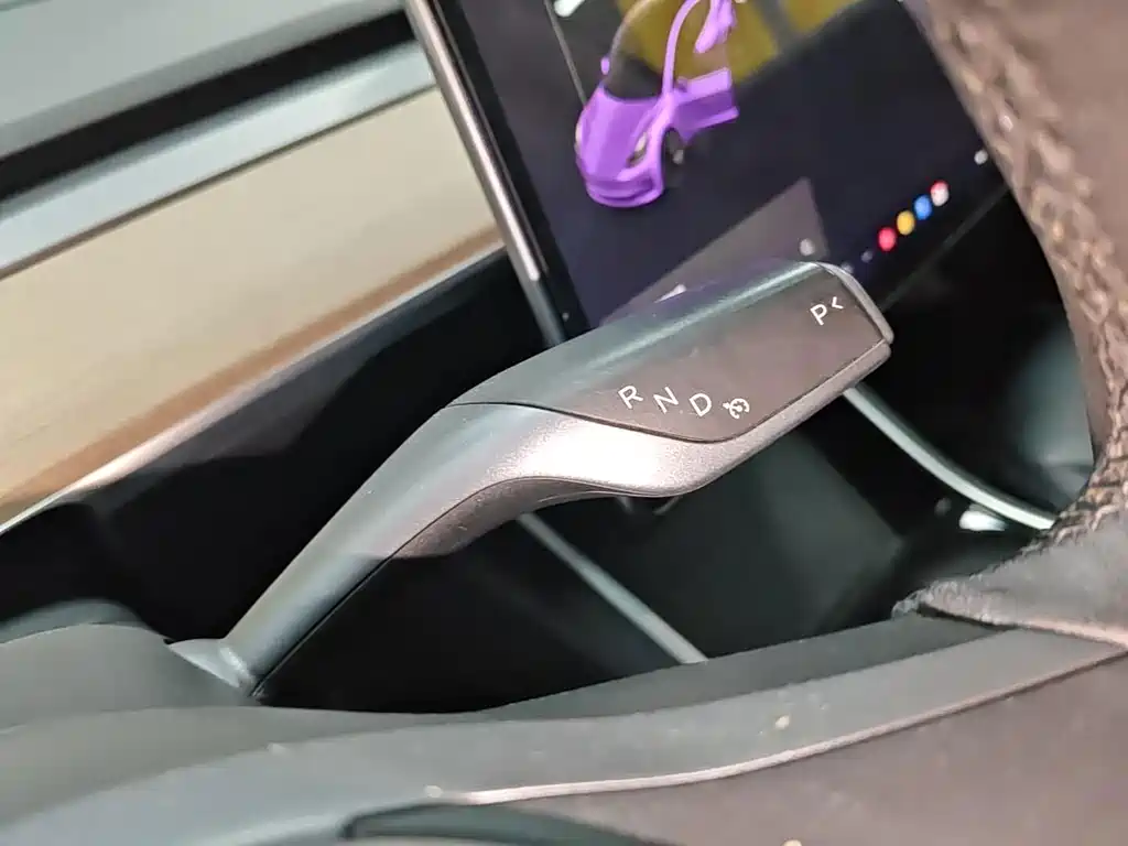 Tesla Model 3 — миниатюра 2