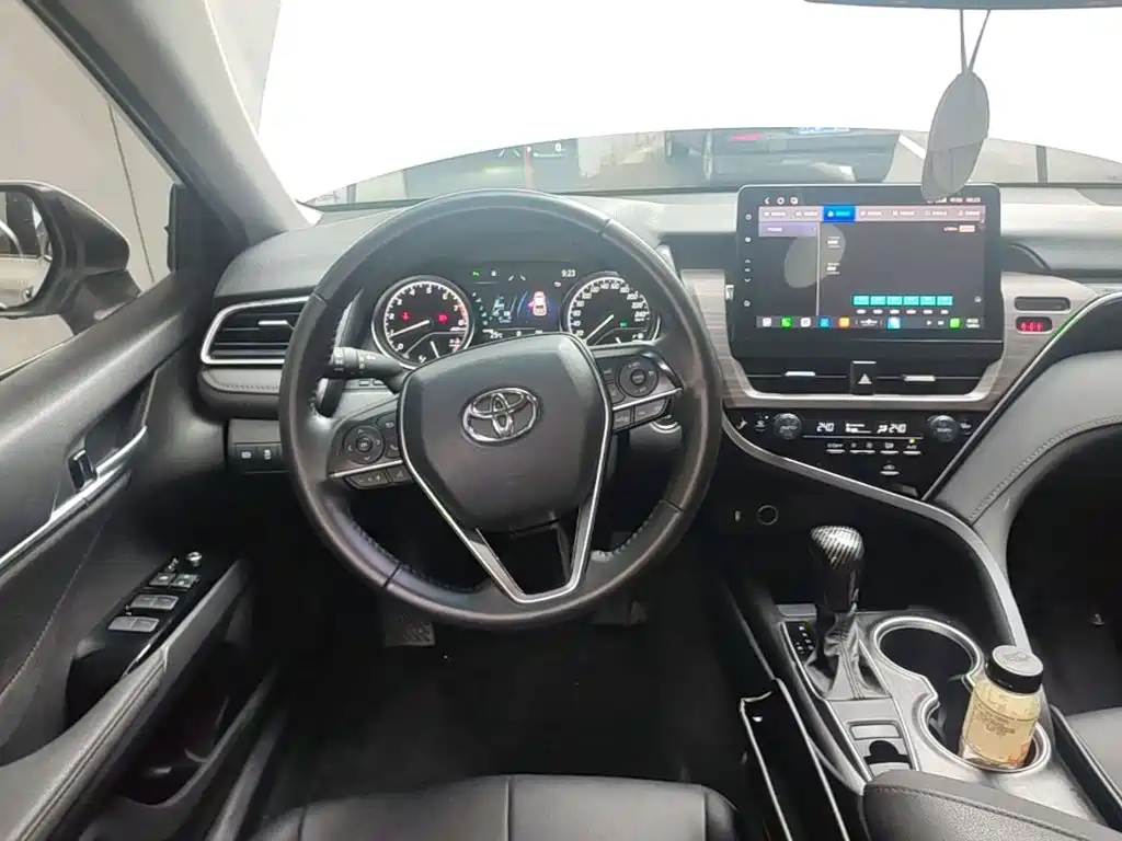 Toyota Camry — миниатюра 11