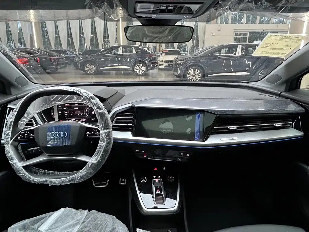 Audi Q4 e-tron — миниатюра 16