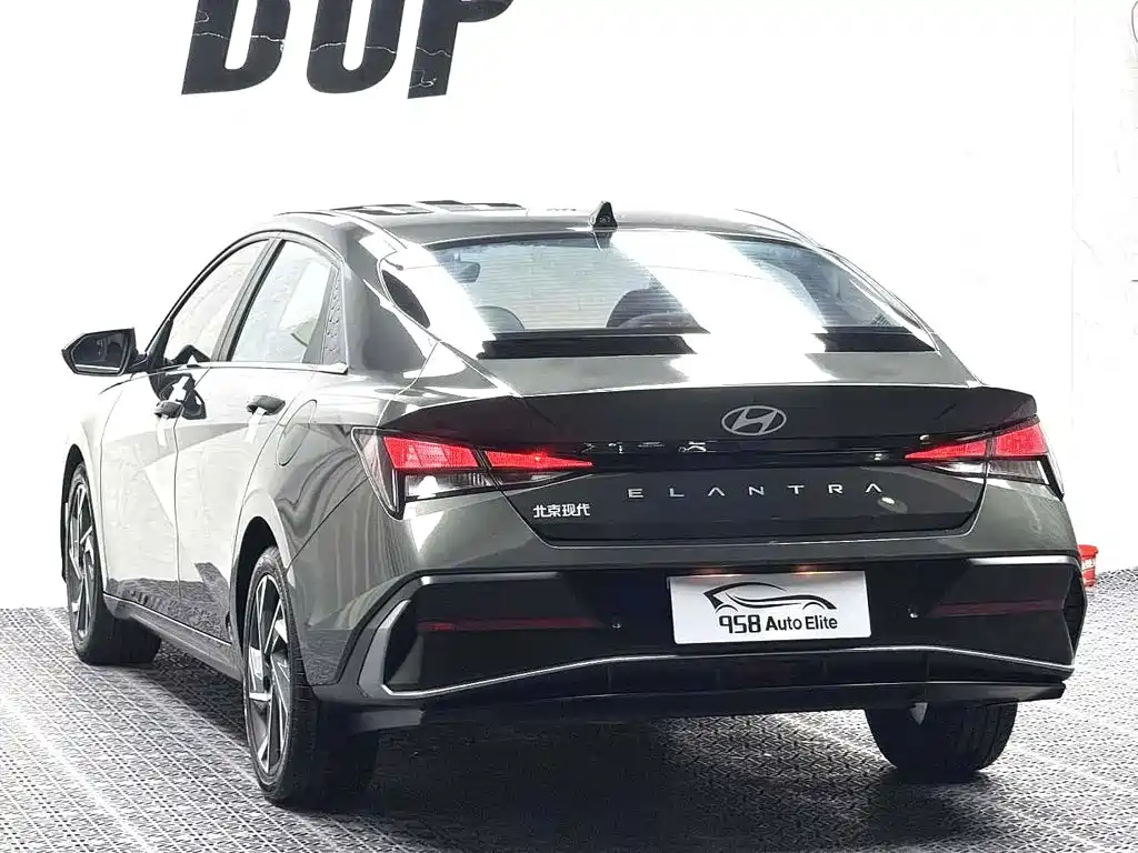 Hyundai Elantra — миниатюра 9