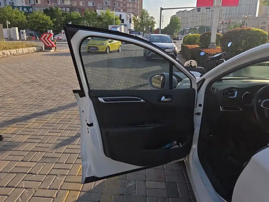 Citroen C4L — миниатюра 7