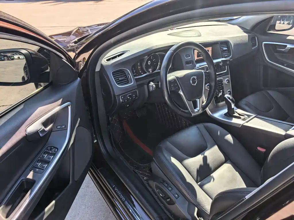Volvo S60 — миниатюра 4