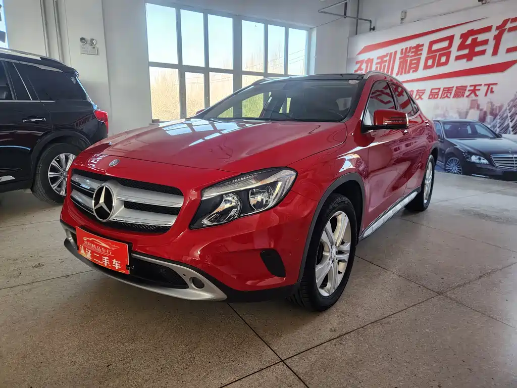 MERCEDES-BENZ GLA