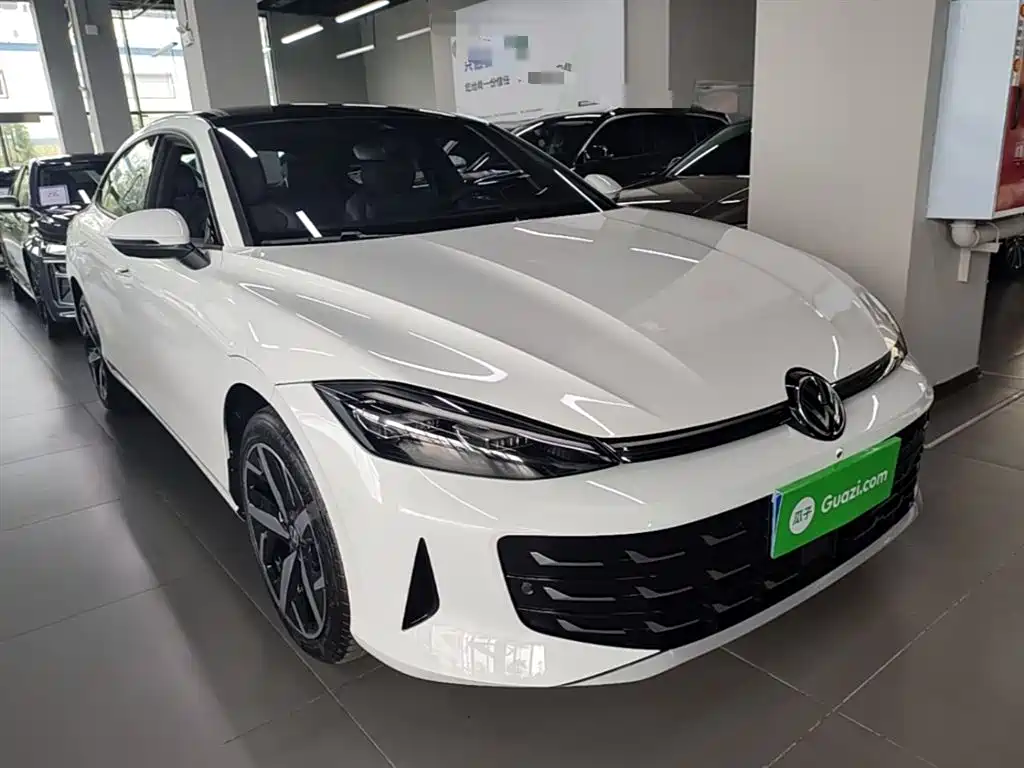 Volkswagen Lamando 2026 L 300TSI