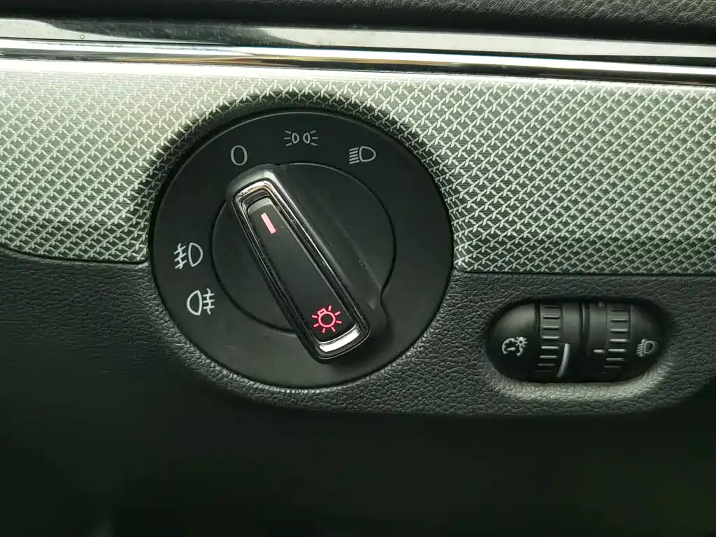 Volkswagen Sagitar — миниатюра 21
