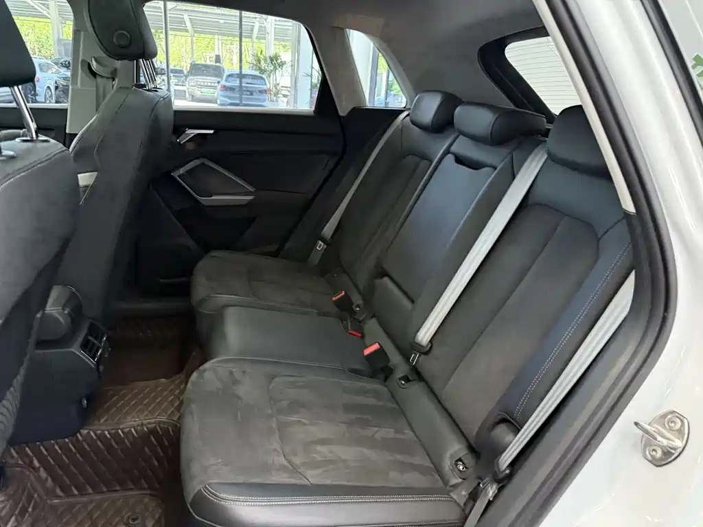 Audi Q3 2023 35 TFSI Fashion (1.4T)